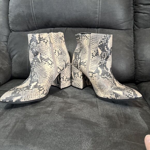 Torrid Block Heel Booties Size 10.5 Wide Snake Skin Side Zip Chunky Heel Pointed - Picture 2 of 12